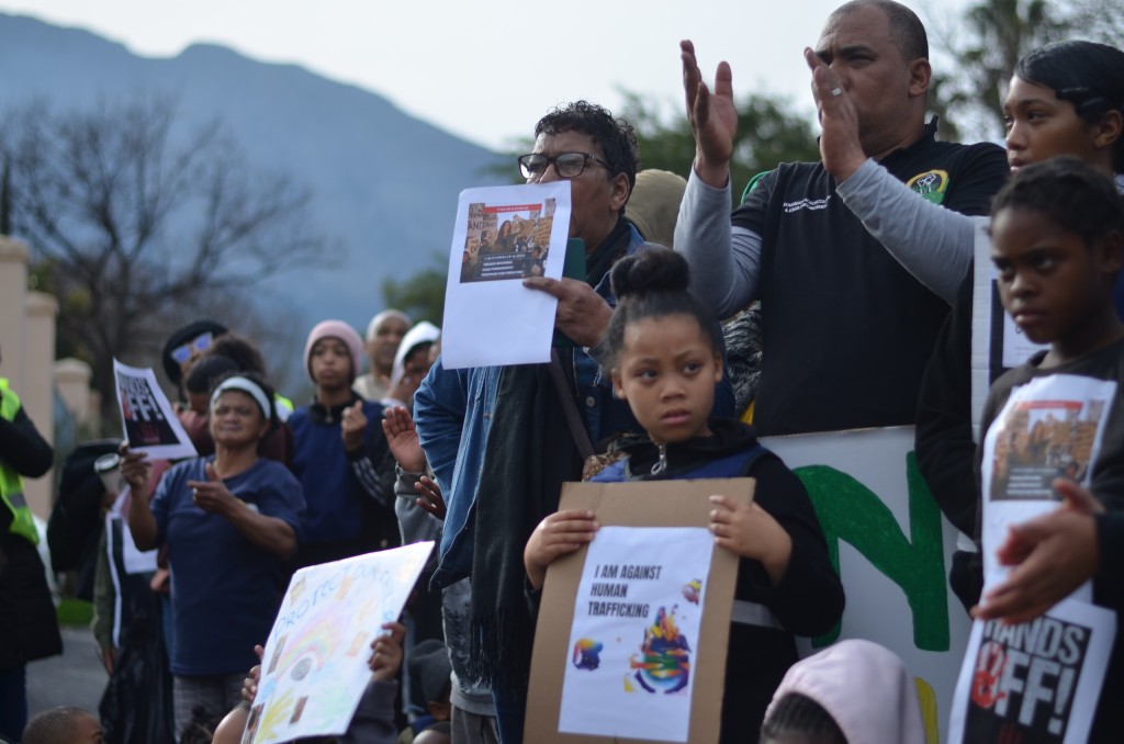 'n Groot groep skoolleerders het ook aan die vreedsame betoging deelgeneem. Foto: Rasaad Adams