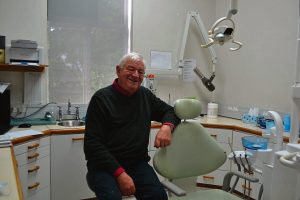 Tandarts tree ná ‘n volle 47 jaar af