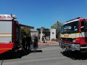 Brand in motorhuis vinnig gestuit