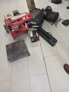 Paarl-Oos-polisie vang verdagtes met gesteelde goedere in begraafplaas