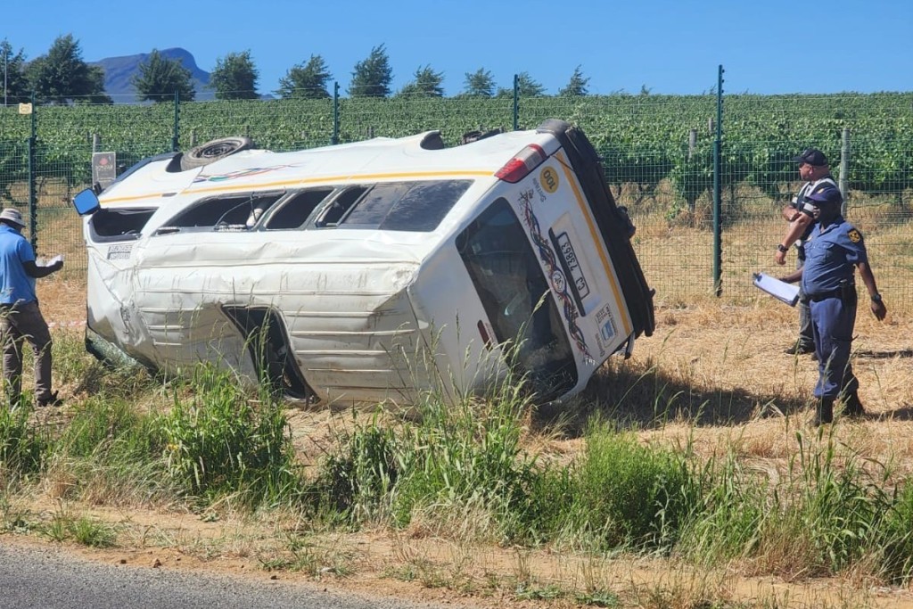 Die minibus-taxi het skoliere na die New Orleans Sekondêre Skool vervoer.