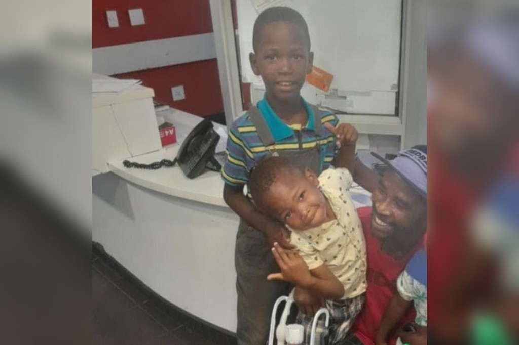 Ndodomzi Ntswabana (42) by sy twee seuns, Johnlin Seshwai (9) en Junior Seshwai (6). Al drie is in die brand dood.