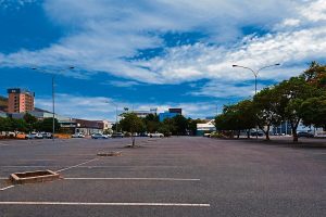 Van der Lingen- en Patriotplein se waardasies bekyk