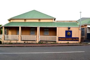 Vyftien Franschhoek-polisiebeamptes dalk geskors of oorgeplaas