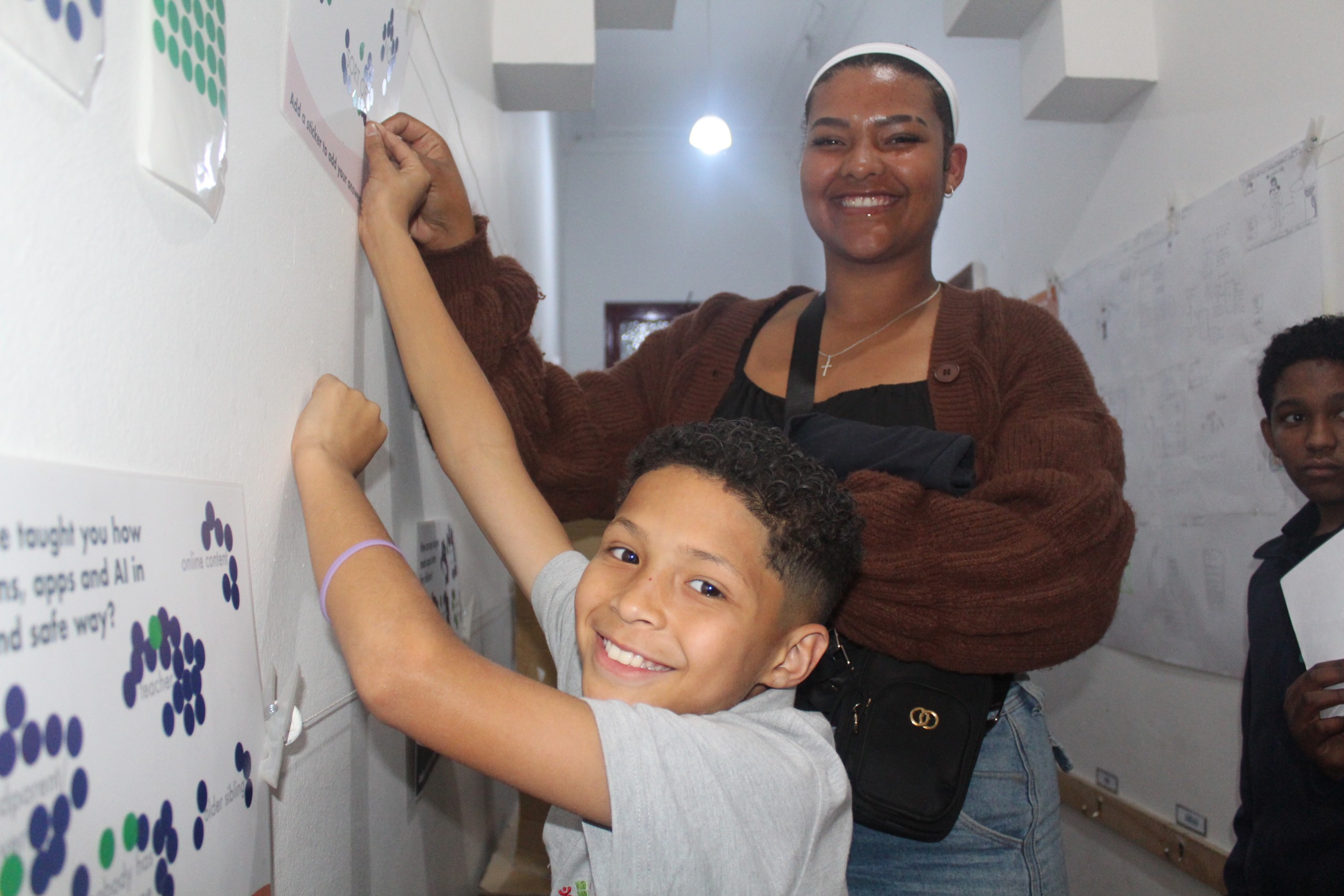 Dominic Philander and his sister Caylin Jacobs taking part in the app survey. Photo: Chantélle Hartebeest