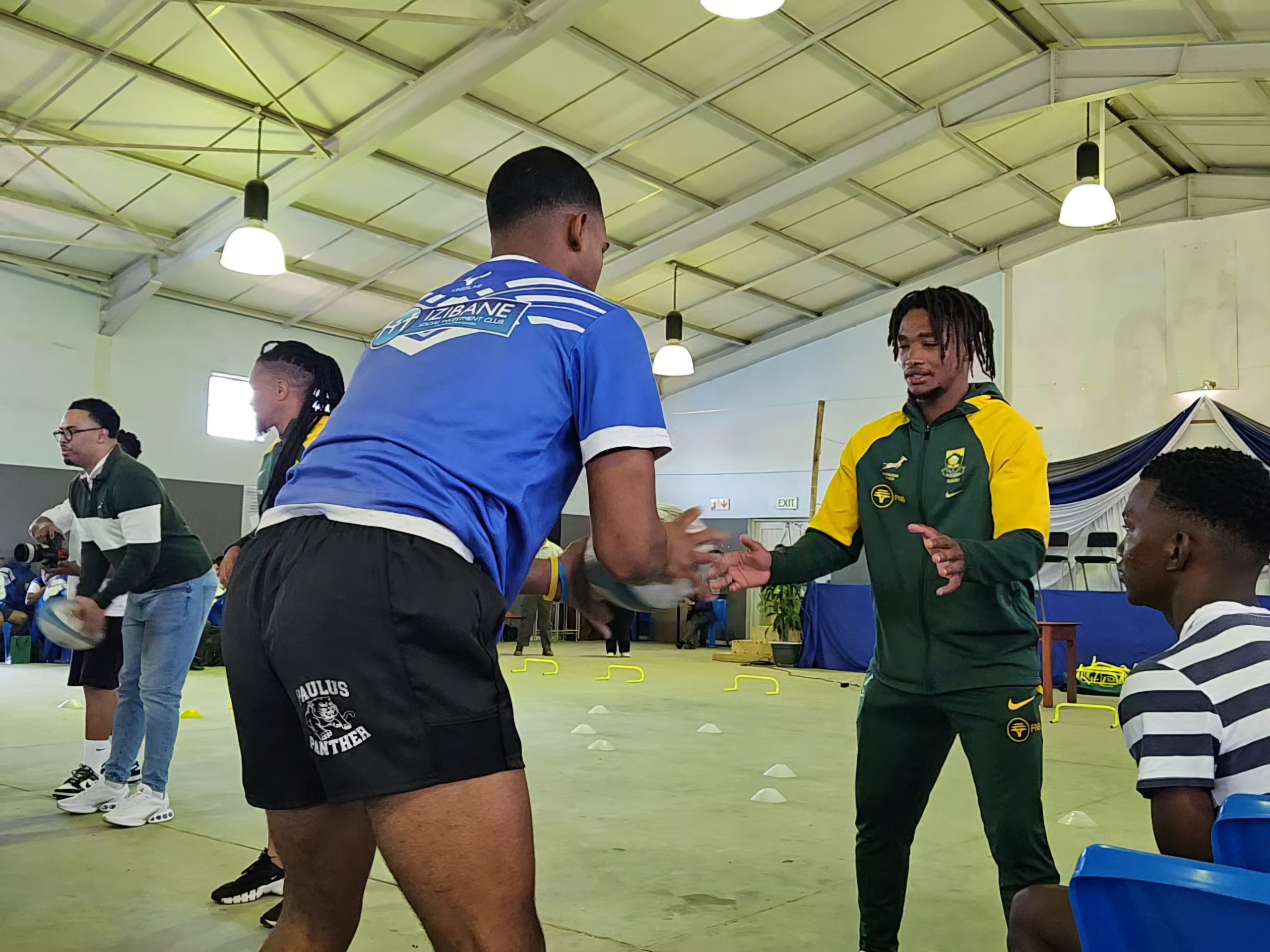 Vier Blitsbokke kuier saam leerders by Paarlse skool