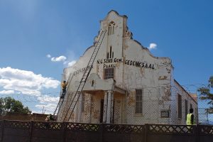Nuwe skool in die Paarl open deure tydelik by gedenksaal