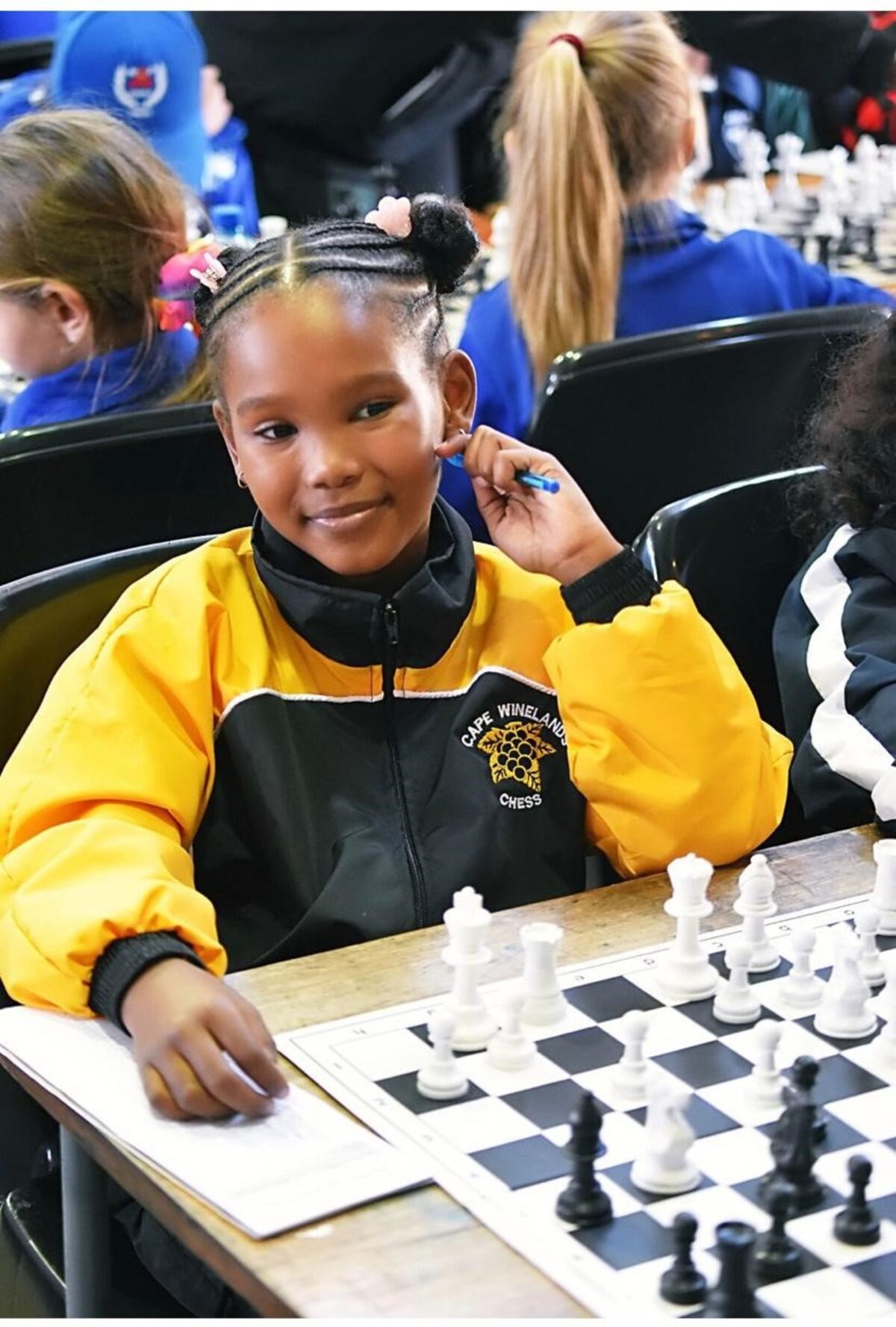 Die negejarige McKenzie Sias, 'n gr. 3-leerder aan Saint Albans Primêr, berei haar nou voor om die Wes-Kaap by 'n skaaktoernooi in Bloemfontein te verteenwoordig. Foto: Verskaf
