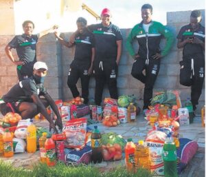 Shining Stars donate food to community
