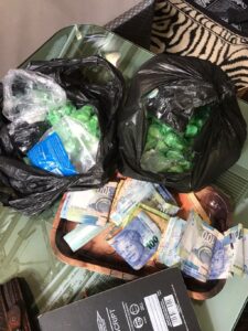 Alleged drug peddler caught in the act, arrested