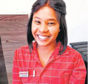 Glimlag, harde werk lei tot onverwagse bevordering