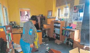 Biblioteek in Chatty geplunder