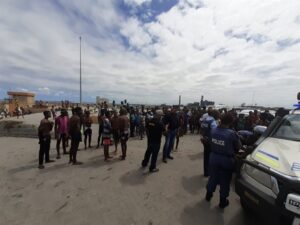 Law enforcement called in to deal with influx of beachgoers