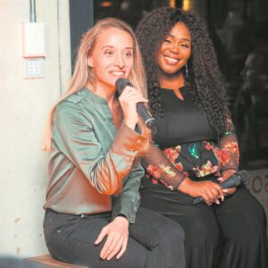 Regisseur besoek stad om publisiteit te skep