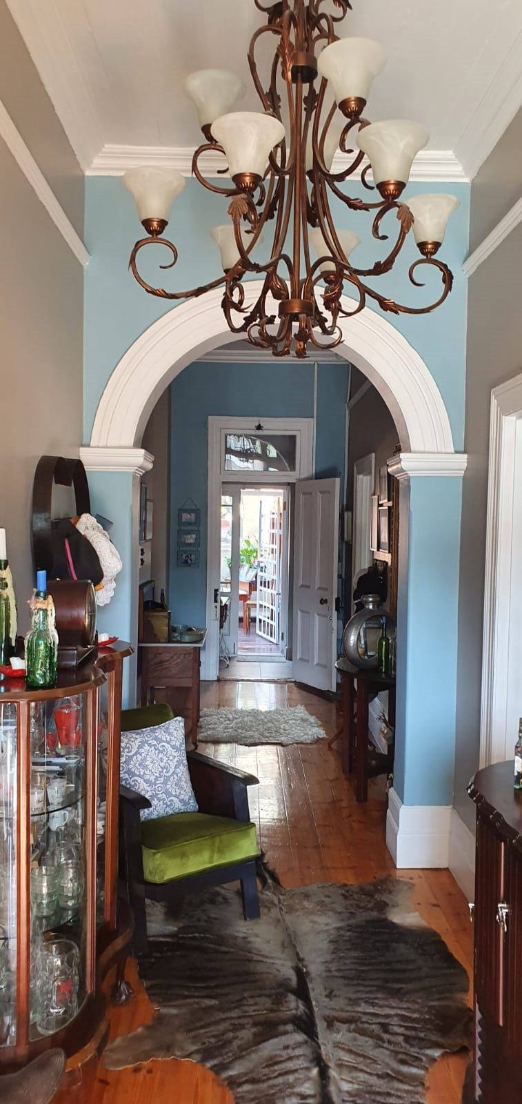 This 3-bedroom dwelling dates back to 1903