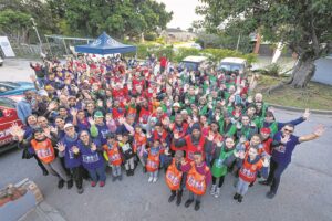 VW employees roll up their sleeves at frail care centre