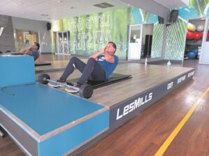 Local man gets ready to break full sit-ups world record soon