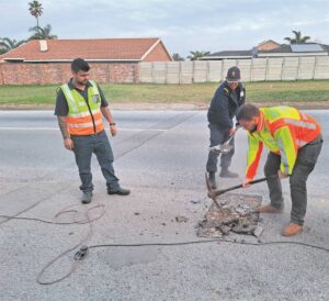 Buurtwag in Walker Drive vul slaggate op
