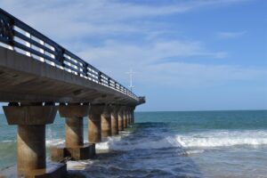 Man jumps off Shark Rock pier – dies