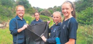 Kabega-leerders pak rommel aan