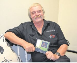 Oud-skoolhoof stel vyfde gospel album bekend