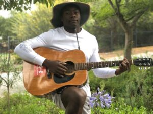 KYK | TikTok-sensasie Tino stel debuut-enkelsnit vry