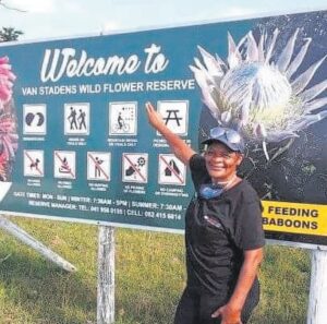 Vrou met hart vir mens en dier floreer op gemeenskapswerk