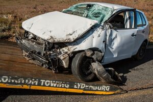 10 things to do, not do at the scene of a car accident