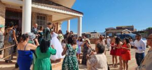 Couple ties knot with Boxer’s help