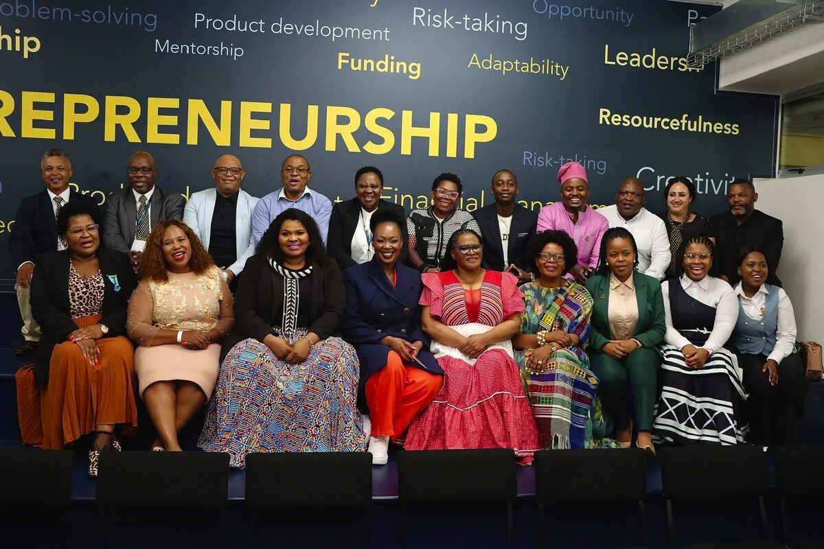 Minister Ndabeni unveiled the plaque at Nelson Mandela University's Centre For Entrepreneurship Rapid Incubator in an official ceremony. 