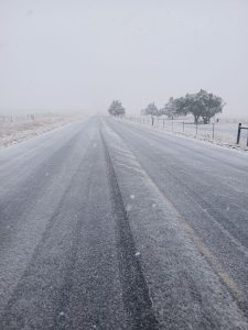WATCH | Mountain pass near Graaff-Reinet closed as snowfall continues to fall
