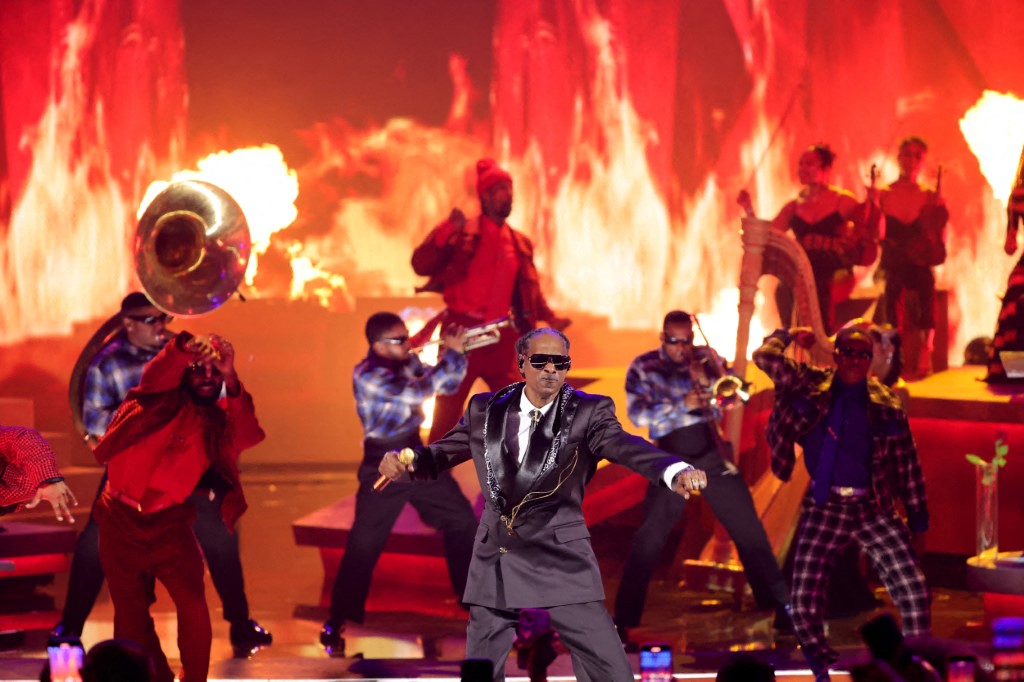 Snoop Dogg invests in Swansea City.