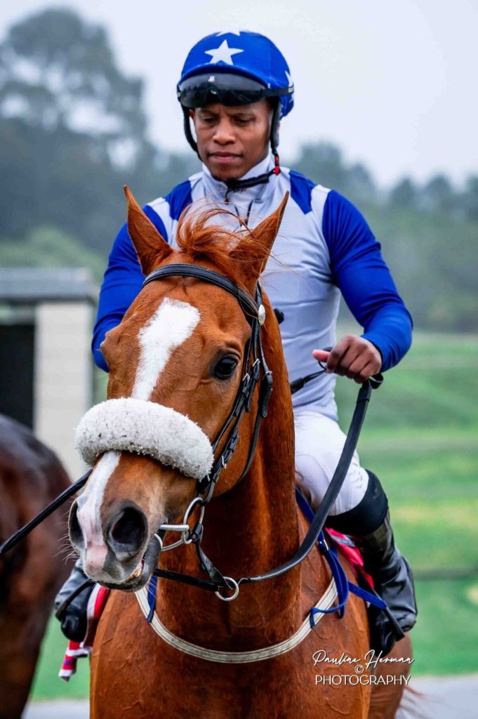 Zinovi and winning jockey, Luyolo Mxothwa.