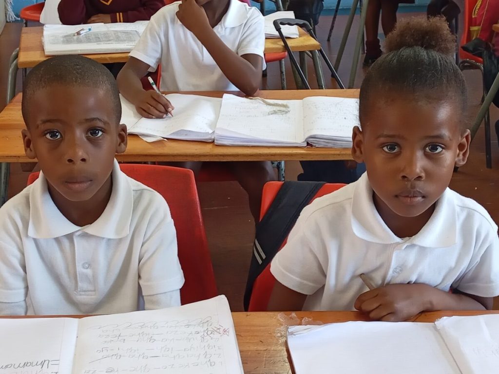 Grade 1: Luthando and Lunathi Kahla (6).