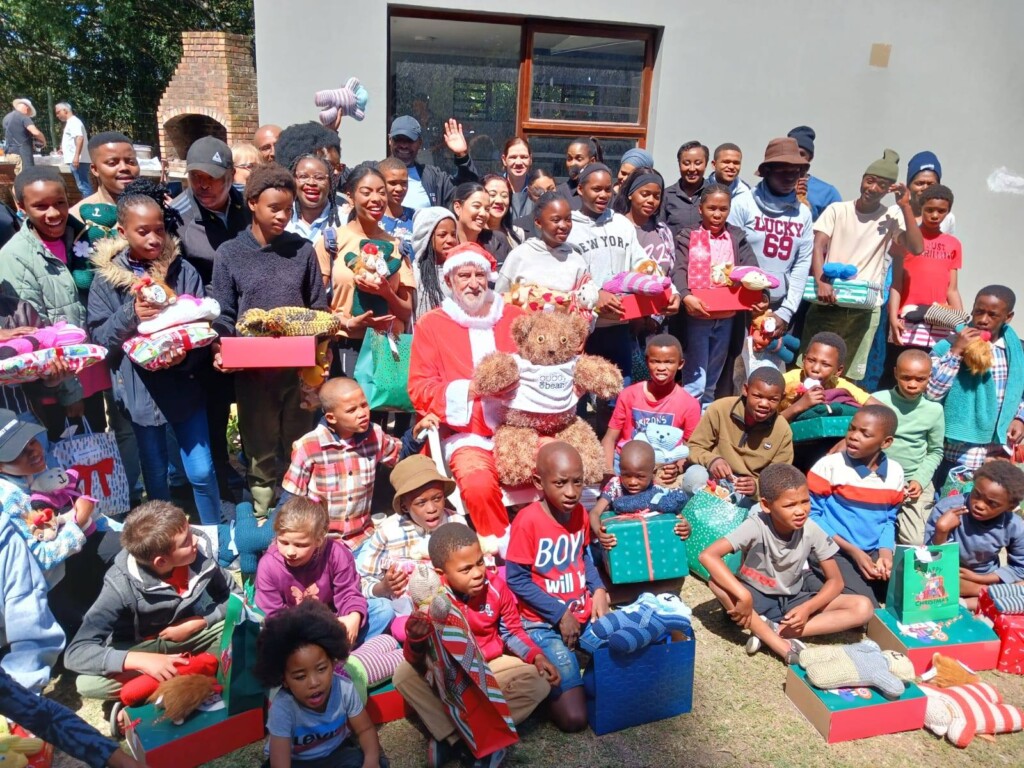 The Nelson Mandela Bay District Office, in partnership with Woolworths, hosted a Christmas party for children from across the district.