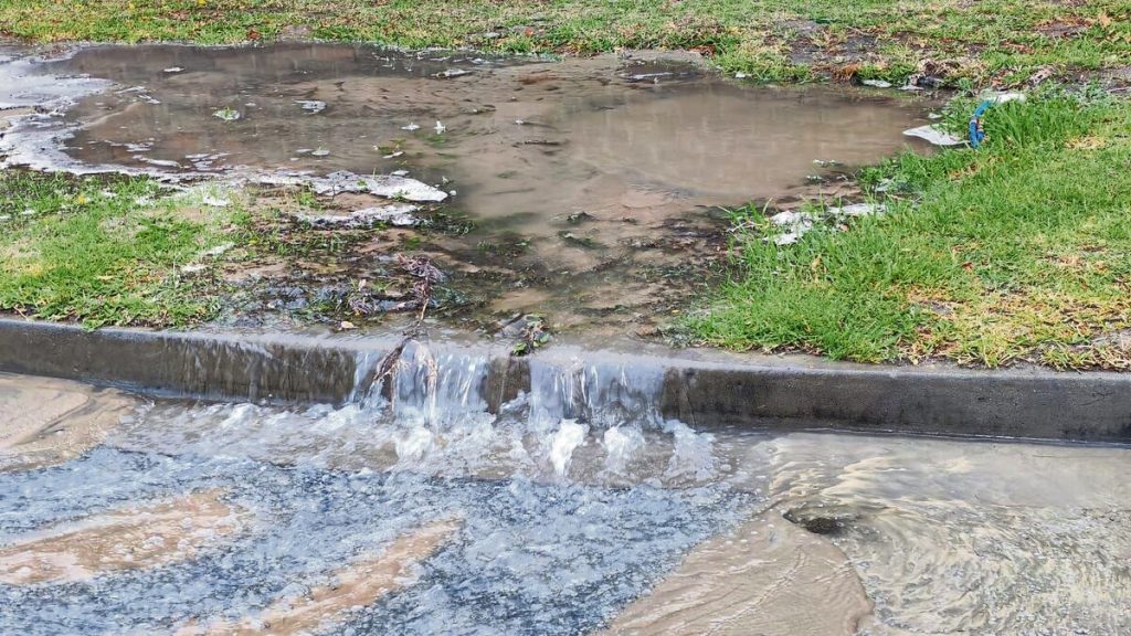 A pipe burst in Overbaakens last week.
