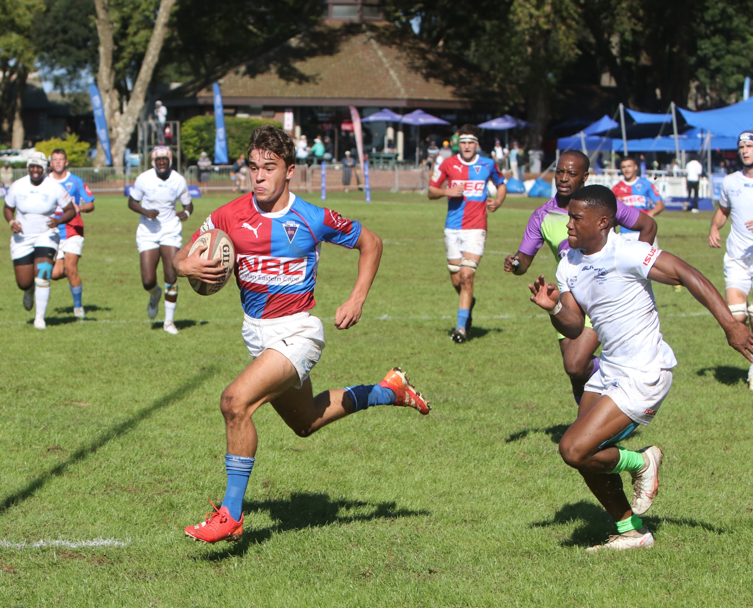 Framesby's Wian Holtzhausen makes for the tryline with Peterhouse in pursuit.