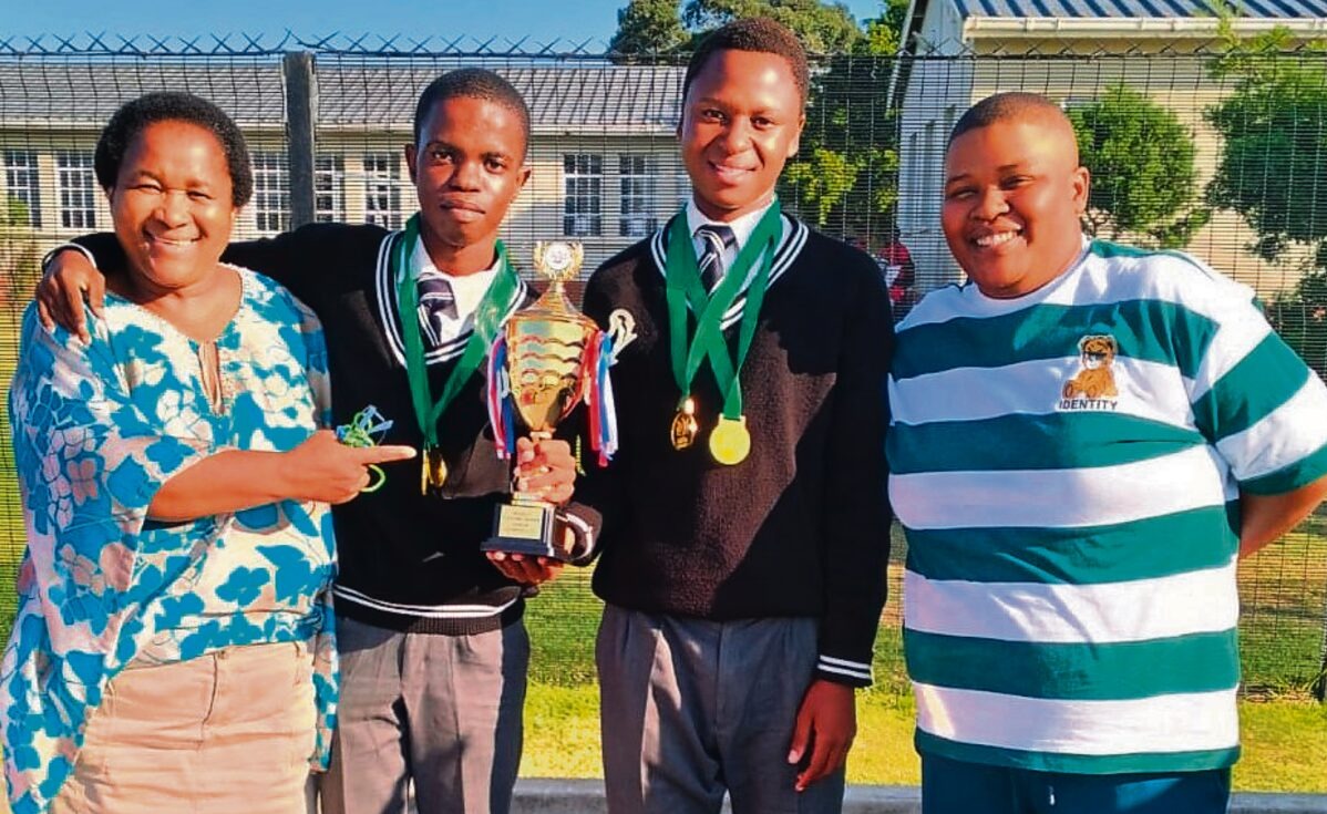 Coselelani Secondary volleyball manager Bukelwa Williams, Bathandwa Limani (vice-captain), Bekwa Dili (captain) and NMB Schools Volleyball coordinator, Siyanda Macozoma.
