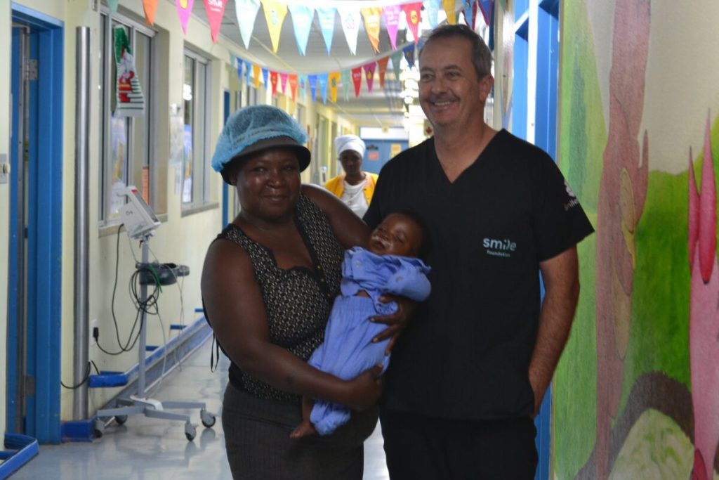 Ondela Ndudula with her eight-month-old daughter, Asenathi, and Dr Chris van der Walt. 