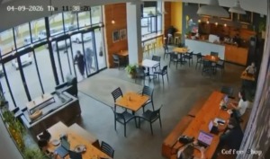 Armed trio rob MacBooks from customers at Walmer coffee shop
