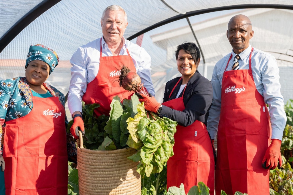 Eastern Cape Department of Education NSNP Director Pumla Gxuluwe, Kellogg’s South Africa General Manager Philip Nieman, Suraya Hamdulay and Kama Primary School principal Armstrong Funde. 