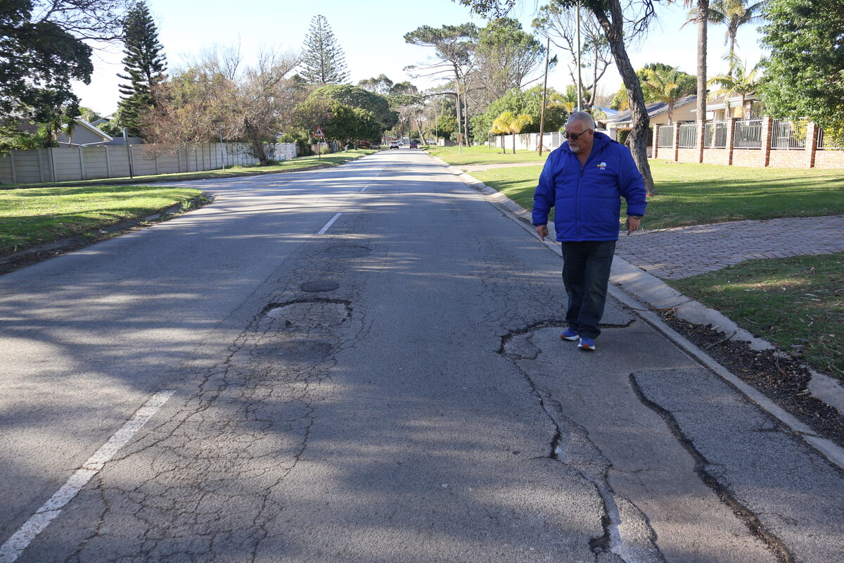 Ward 8 councillor Gustav Rautenbach conducted a site visit to inspect deteriorating roads in Lorraine.