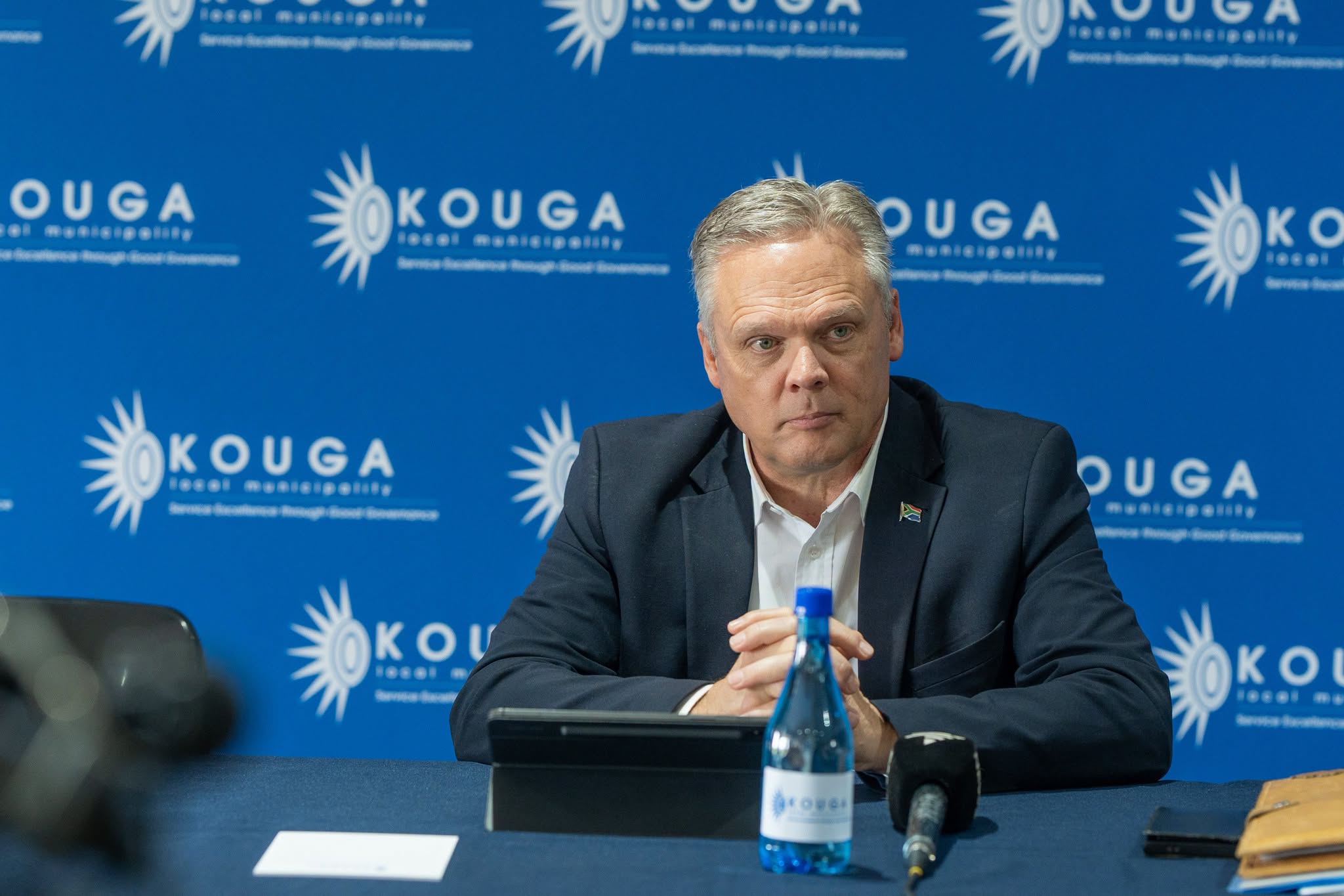 Agriculture Minister Willie Aucamp meets Kouga farmers in Humansdorp.
