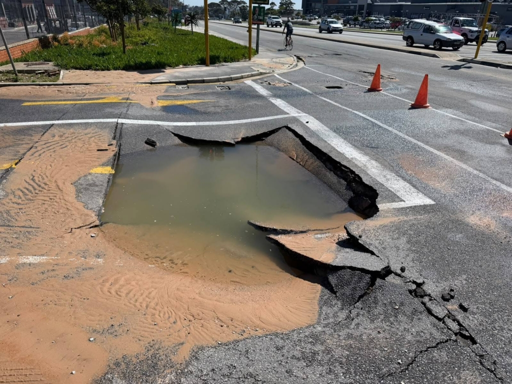 Motorists are urged to avoid the Martin Road and William Moffett intersection.