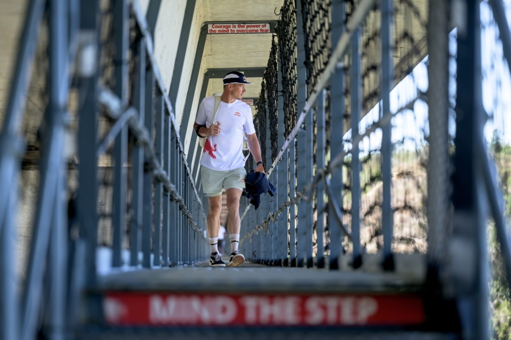 Red-Bull-Athlete-and-OCR-Champion-Thomas-van-Tonder_Bridge-Bars.