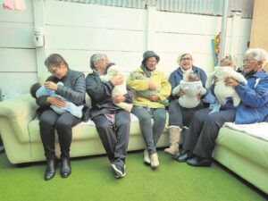 Women help warm-up infants