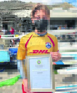 Brave lifeguard hailed