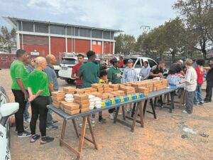 15-year-old launches foundation to feed the homeless and clean communities