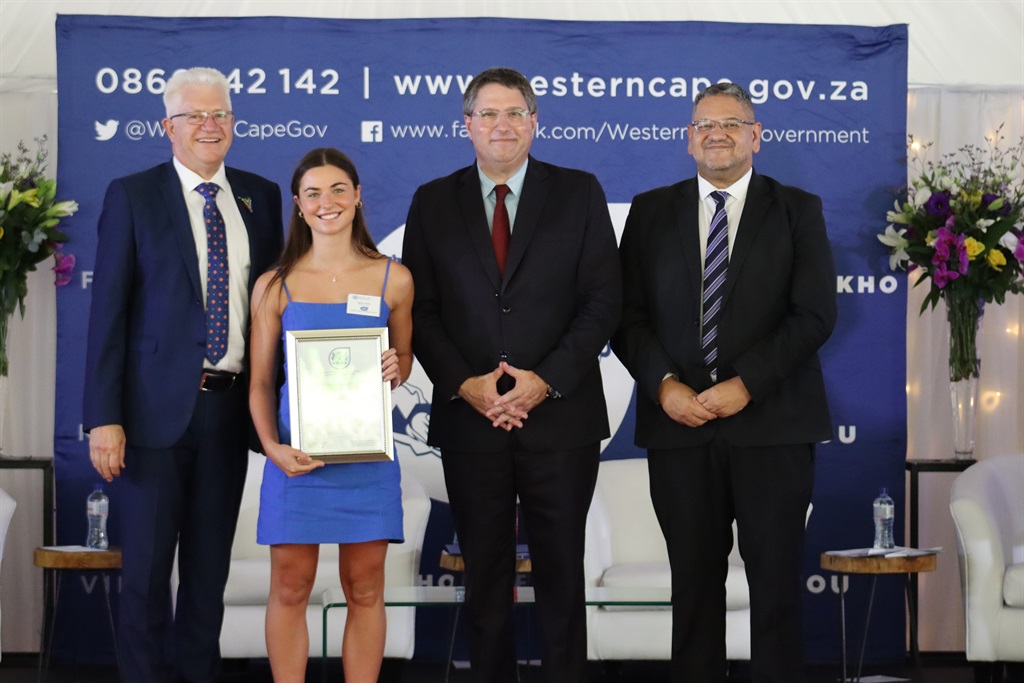 The country's top learner, Melissa Müller, accepts