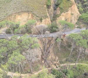 Frustrated Clifton residents demand answers on Kloof Road repairs